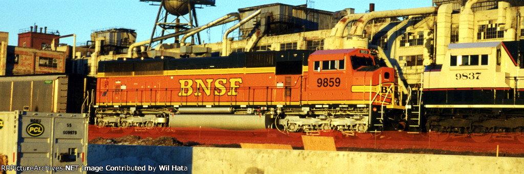BNSF SD70MAC 9859